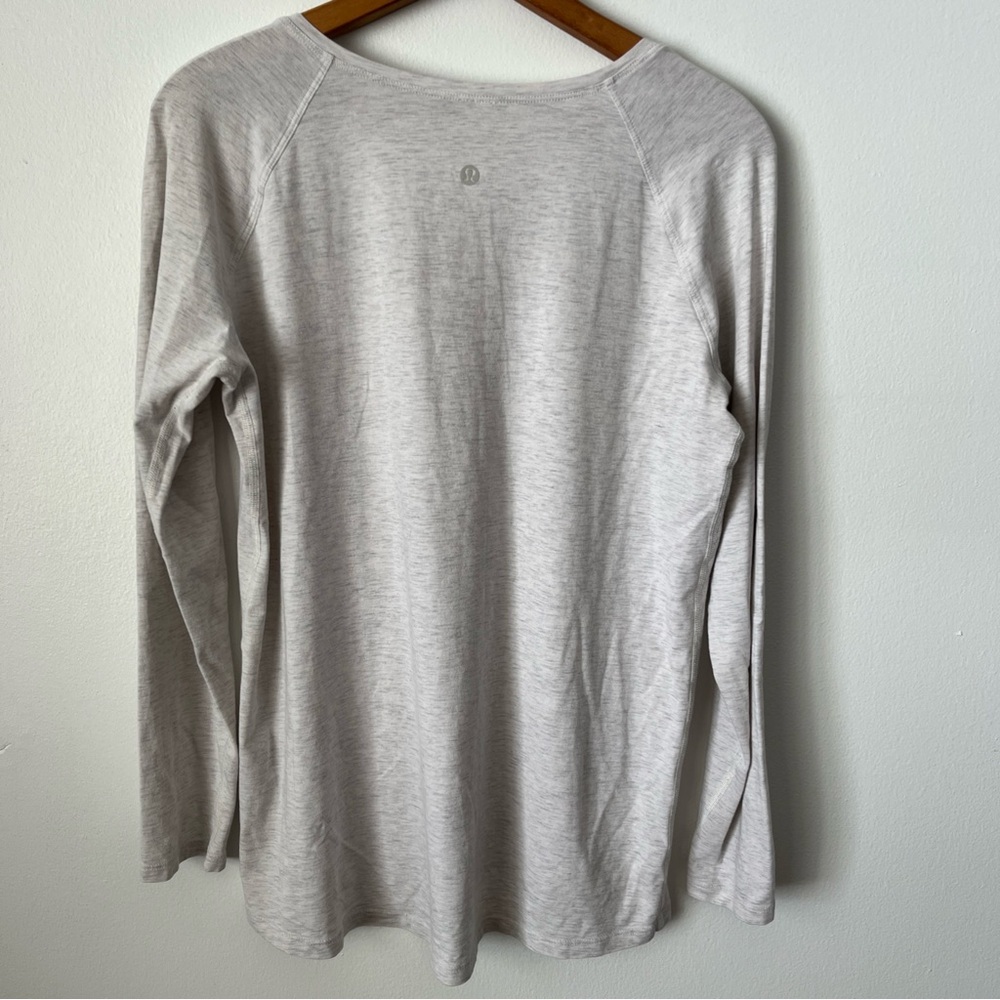 Lululemon Emerald Long Sleeve in Space Nimbus Battleship Logo Heathered Gray 8